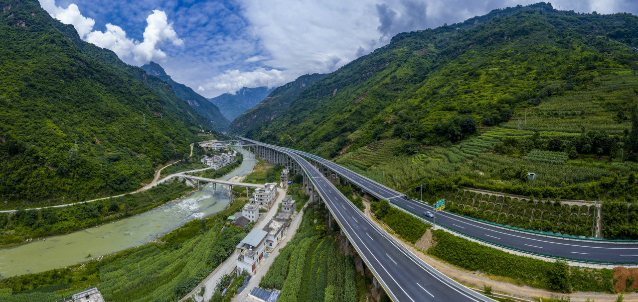 一道通三省 天堑变通途！都香高速公路昭通段全线建成通车(图5)